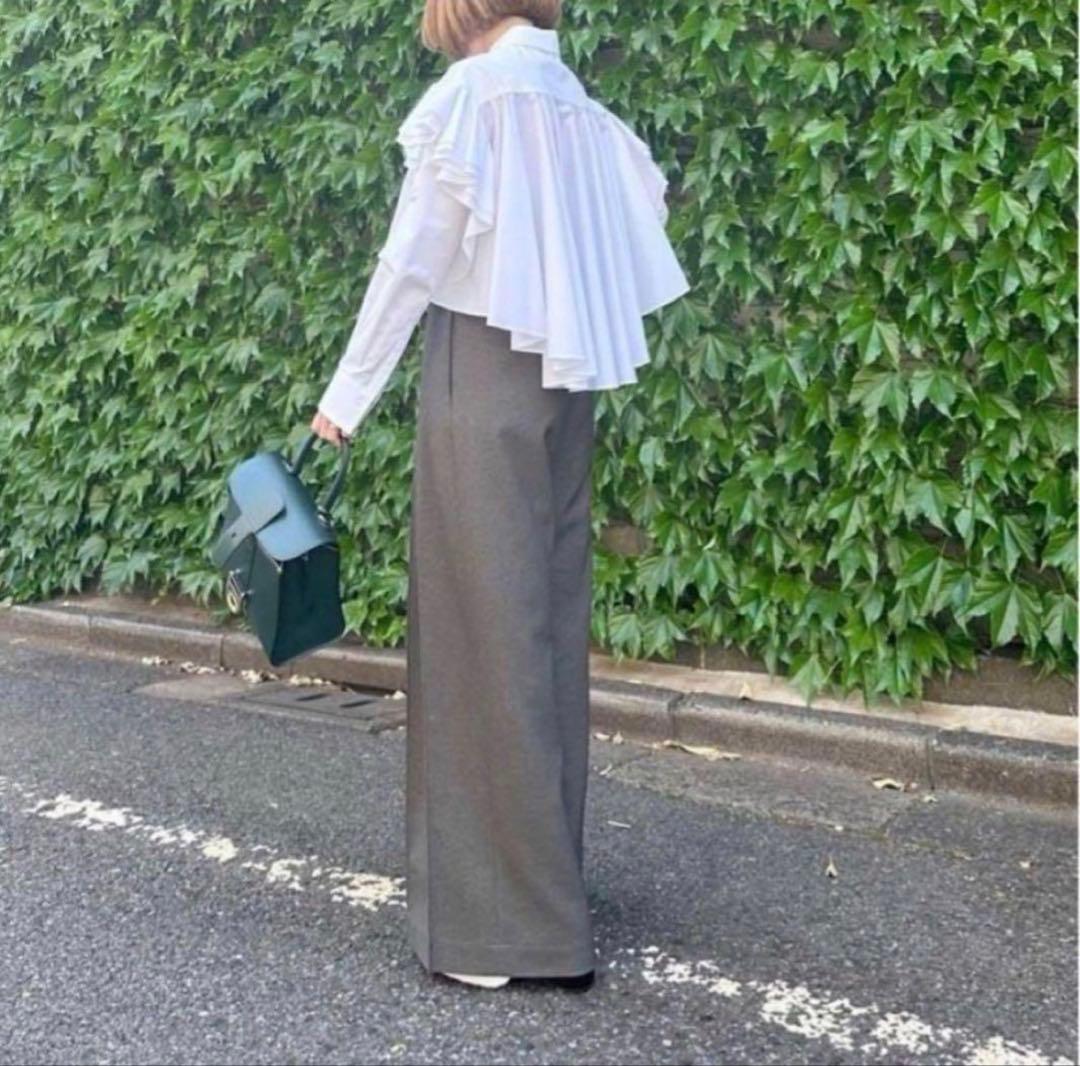 シーニュ　cygne バックフレアーショート丈ブラウス Céline