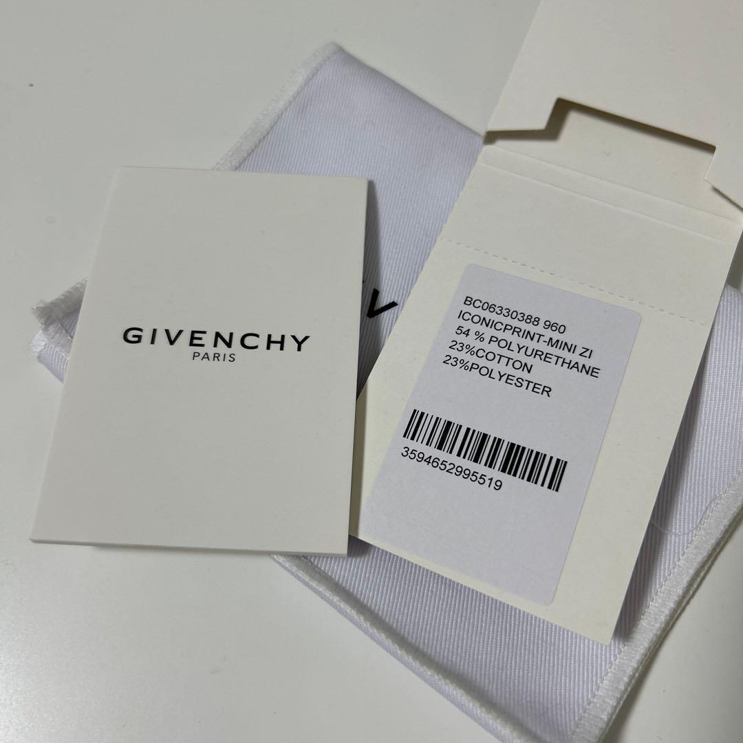 GIVENCHY ピーコック　ケース