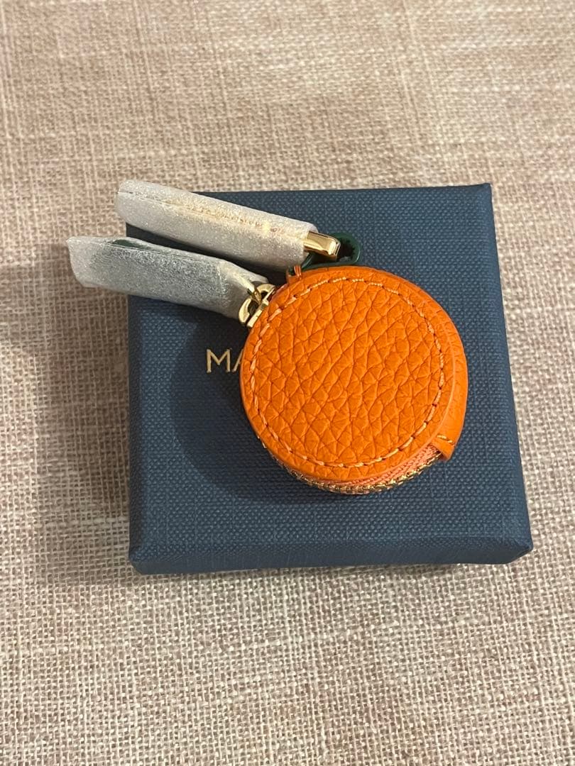 新品　メゾンドサブレ　フルーツチャーム　オレンジ　AirTagケース　小物入れ
