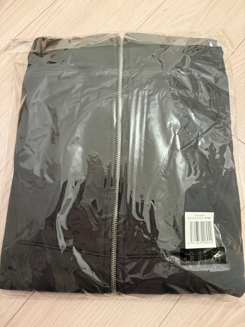 フルーツジッパー　黒×ミントグリーン　パーカー　櫻井優衣