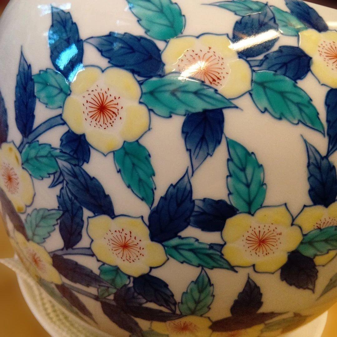 伊万里 白に桜の花瓶または 植木鉢入れ