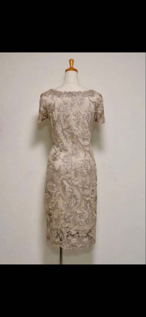 Tadashi Shoji 花柄刺繍 ベージュ ドレス