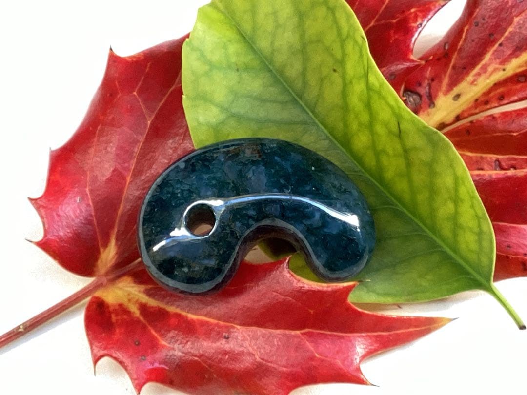 ✳超希少数の*幸運金運の黄色入り出雲勾玉【碧玉】　20万円以上のお値段鑑別書付