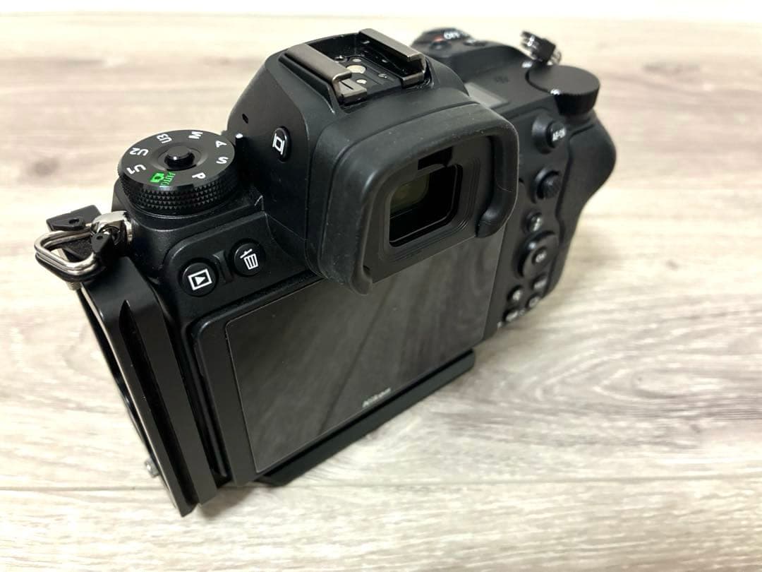 ニコン　Nikon Z 6 ミラーレス一眼カメラ 本体と付属品