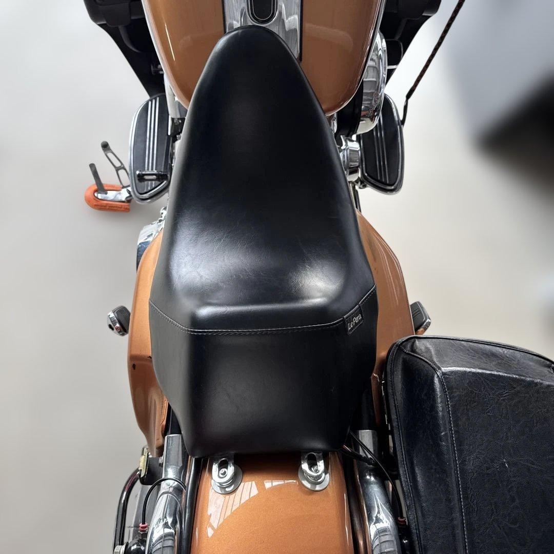 黒のバイクシート