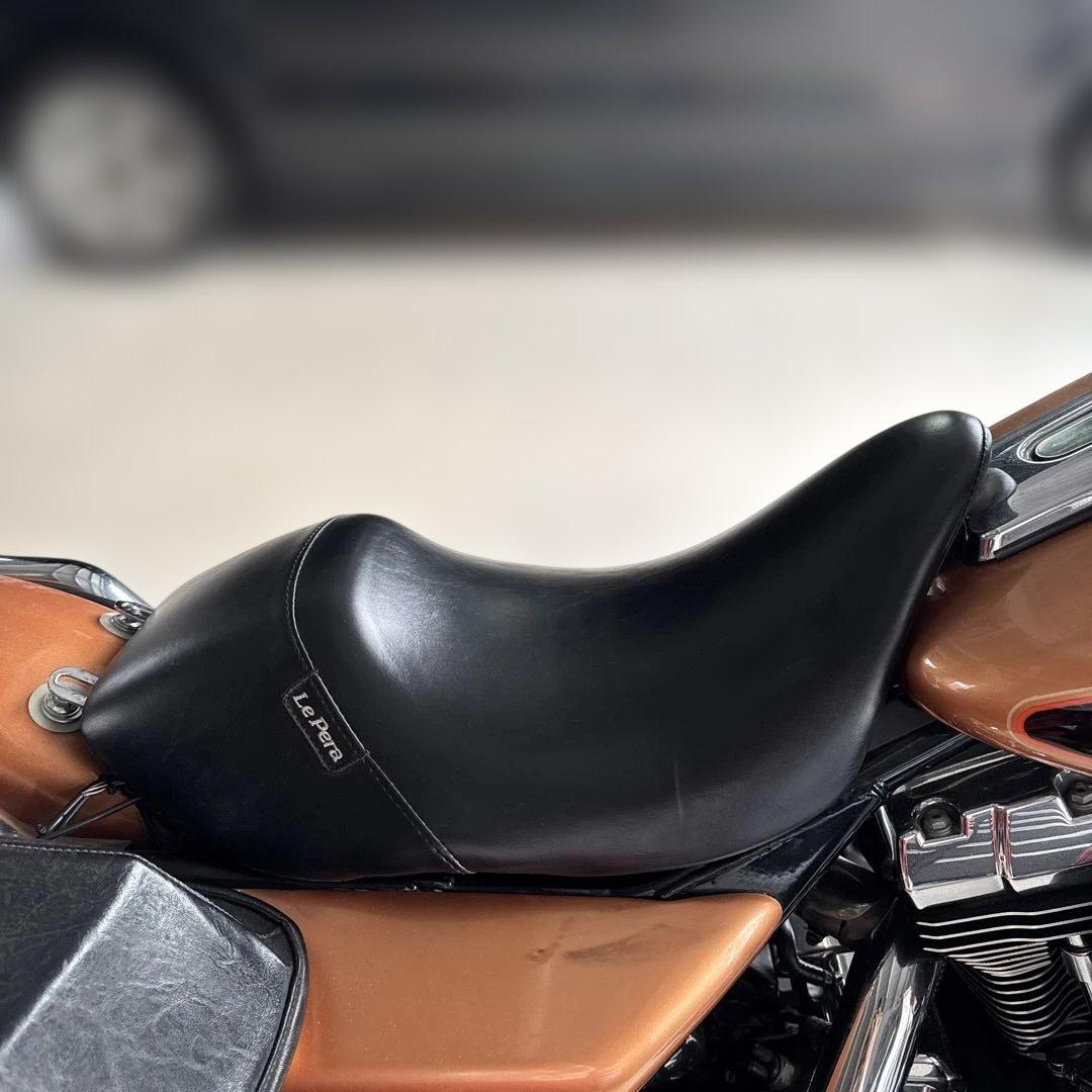 黒のバイクシート