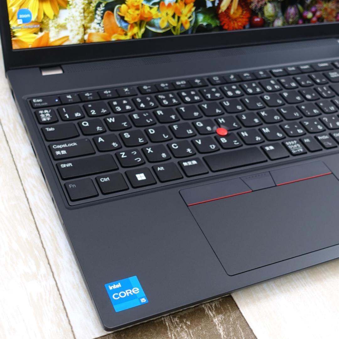 未使用に近いレベルの極美品✨１０コアの１２世代コアｉ５に超高速ＳＳＤ✨ＩＰＳ液晶