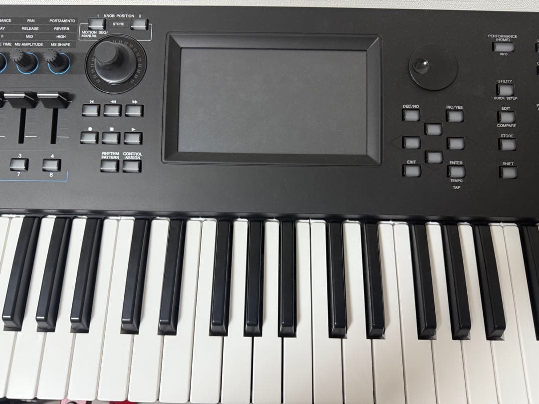 Yamaha MODX6+ シンセサイザー