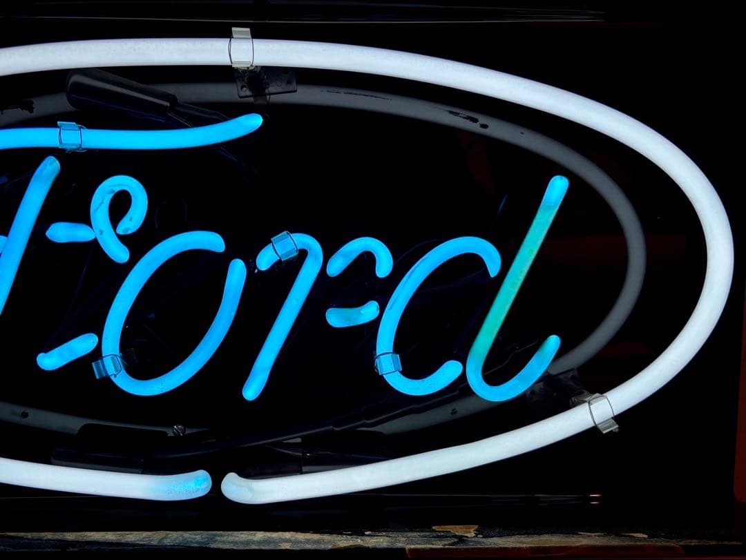 ネオンサイン　Ford ② ガレージ　アメ車