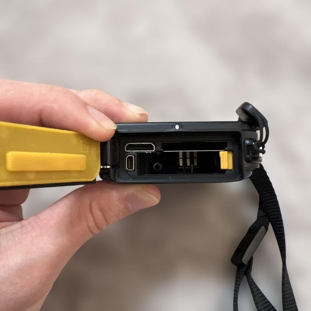 Nikon COOLPIX AW100 防水デジタルカメラ　[ジャンク品]