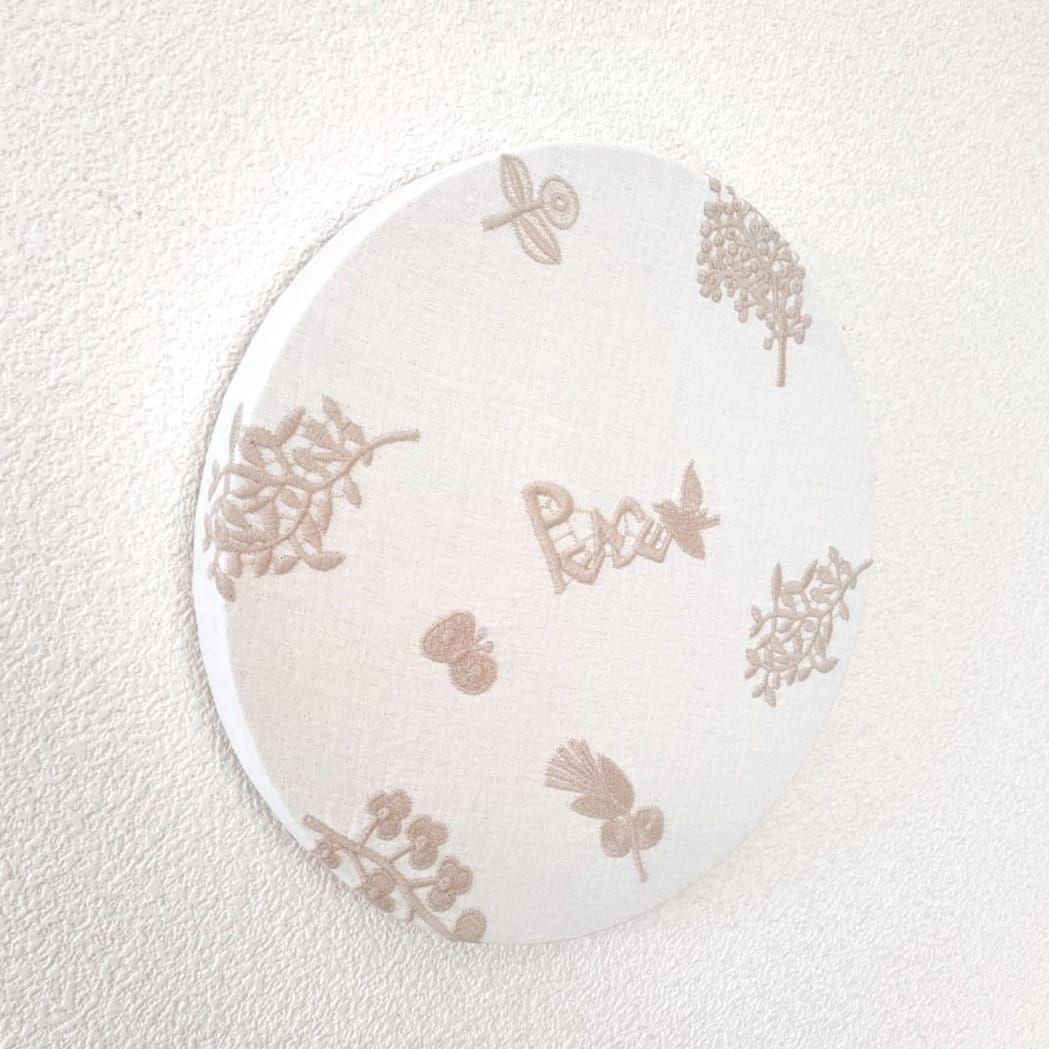 ファブリックパネル　ミナペルホネン　丸型　フォレストパレード　新築祝い　ベージュ