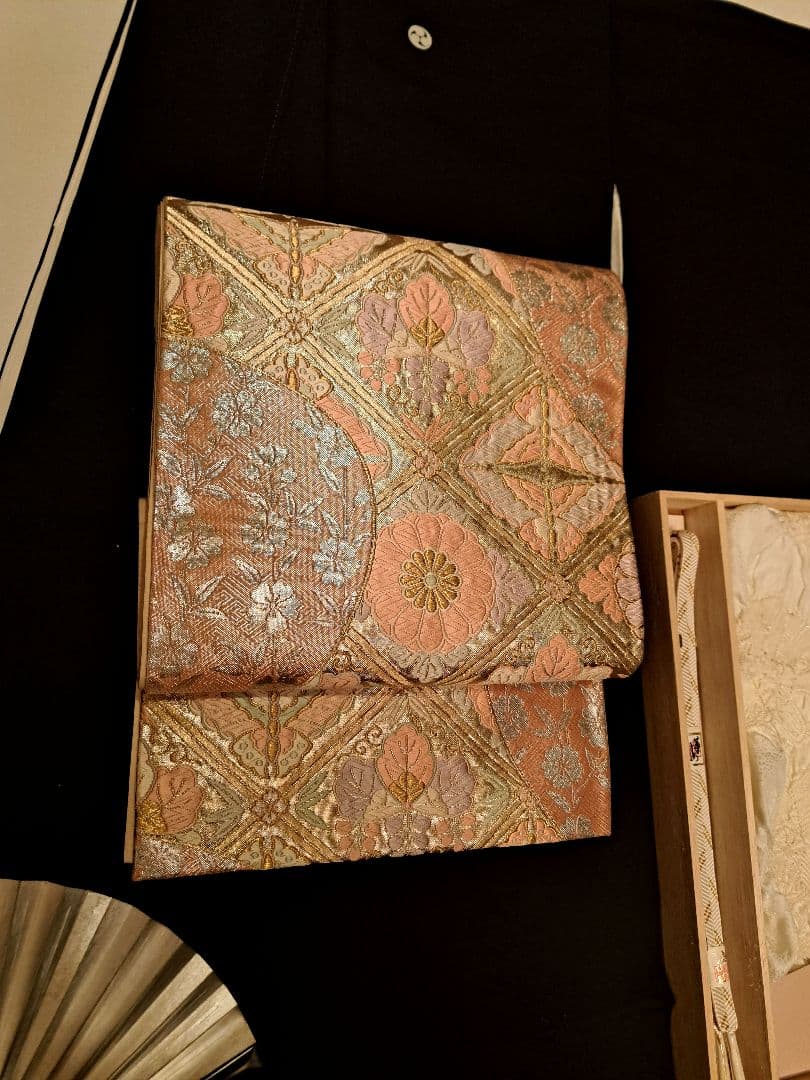 美品❇️豪華黒留袖　金彩刺繍　暈し染め 鳳凰楽器花籠文　比翼仕立て　フルセット