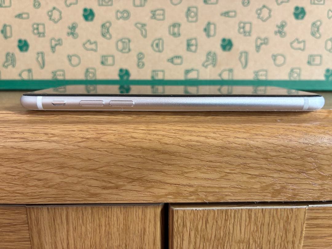 Apple iPhone SE3 starlight 64GB おまけ付き