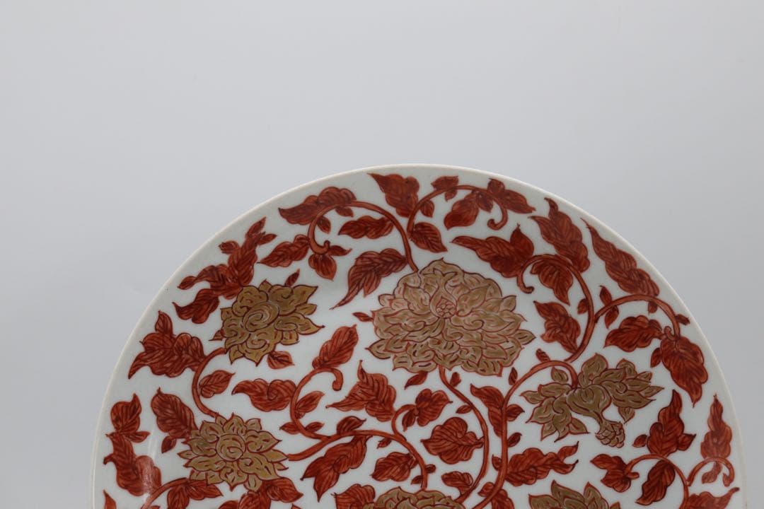 中国　紅釉金彩花卉紋大皿　大明嘉靖年製銘　送料込み250705