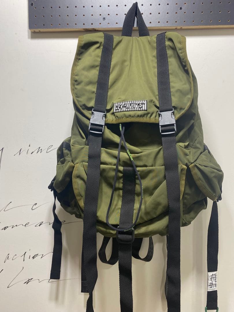オフホワイト　マルチポケットパックバック