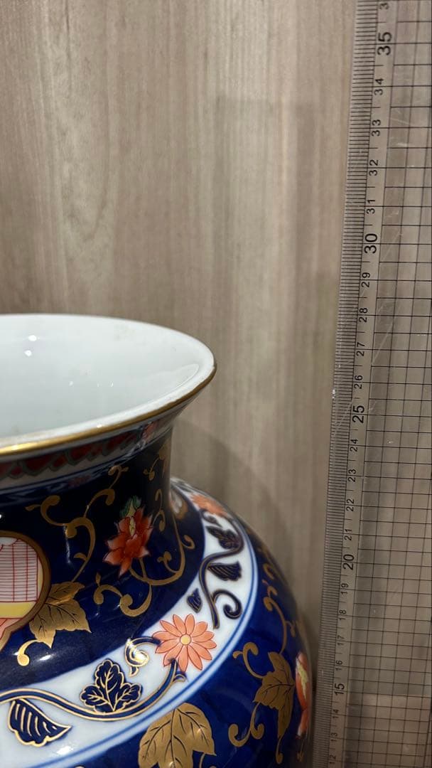 青と白の花瓶 陶器製 花と鳥の模様