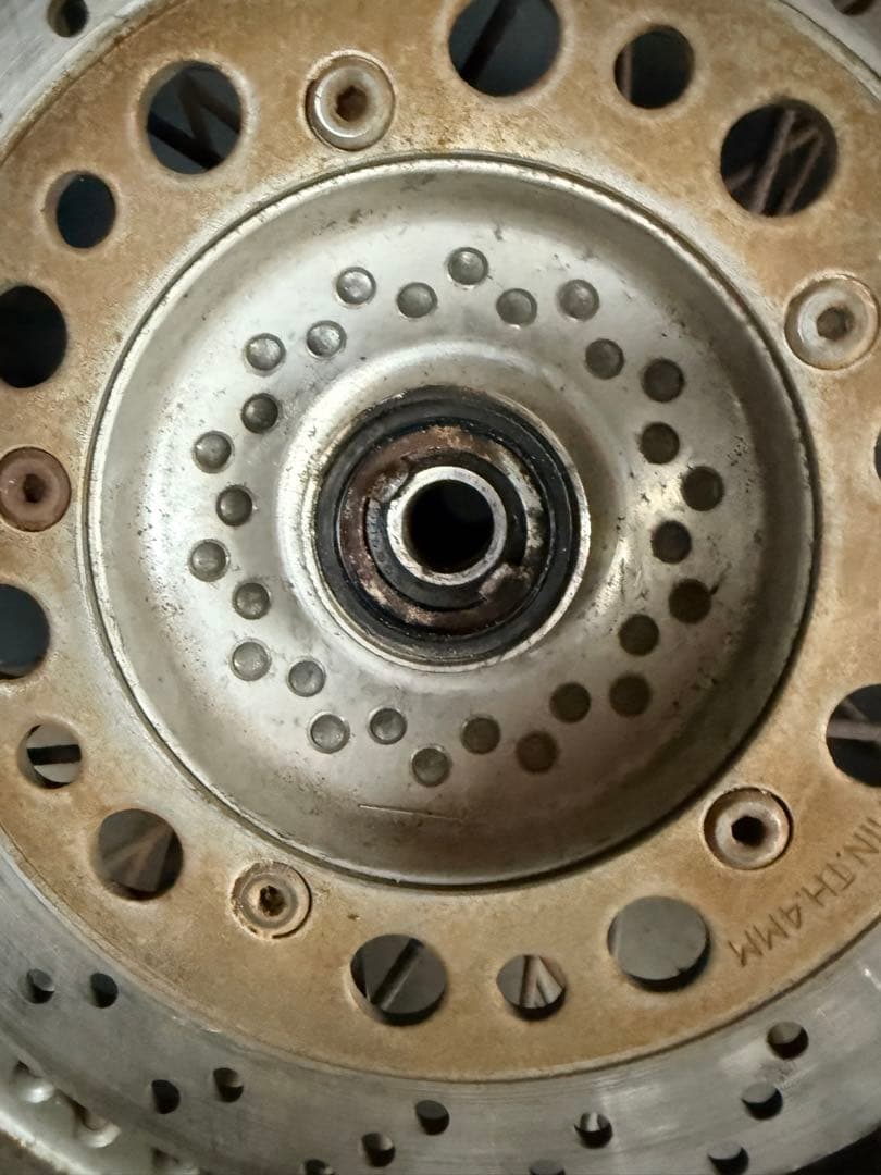 スティード400 フロントホイール19インチ　ブレーキディスクキャリパーサポート