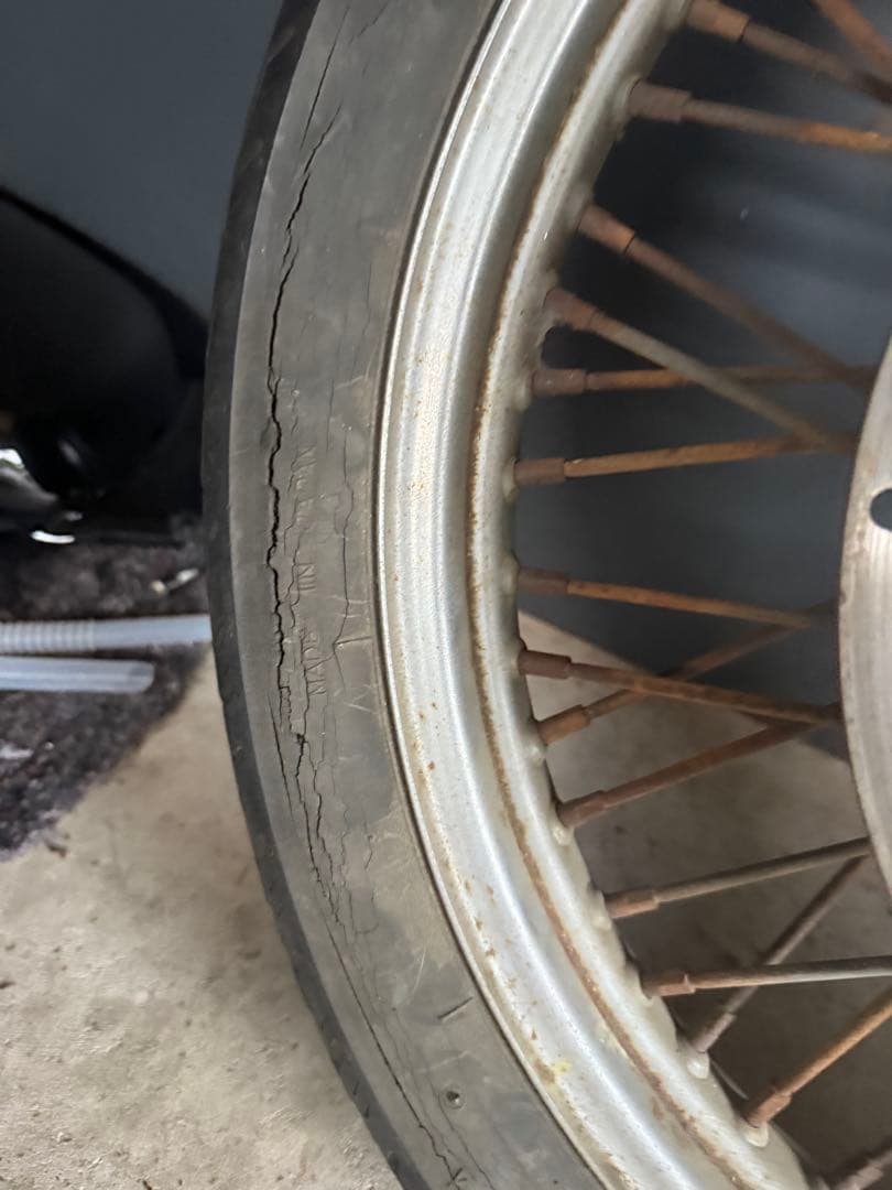 スティード400 フロントホイール19インチ　ブレーキディスクキャリパーサポート