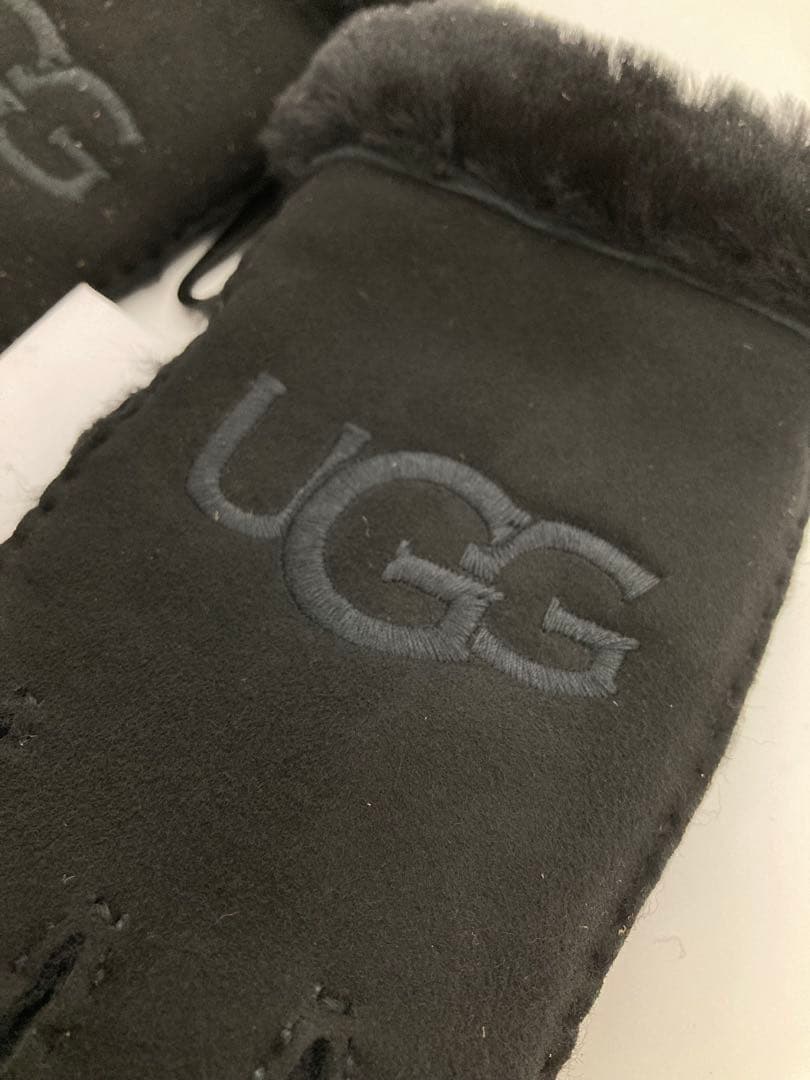 UGG ブラックファー付き手袋 【size M】