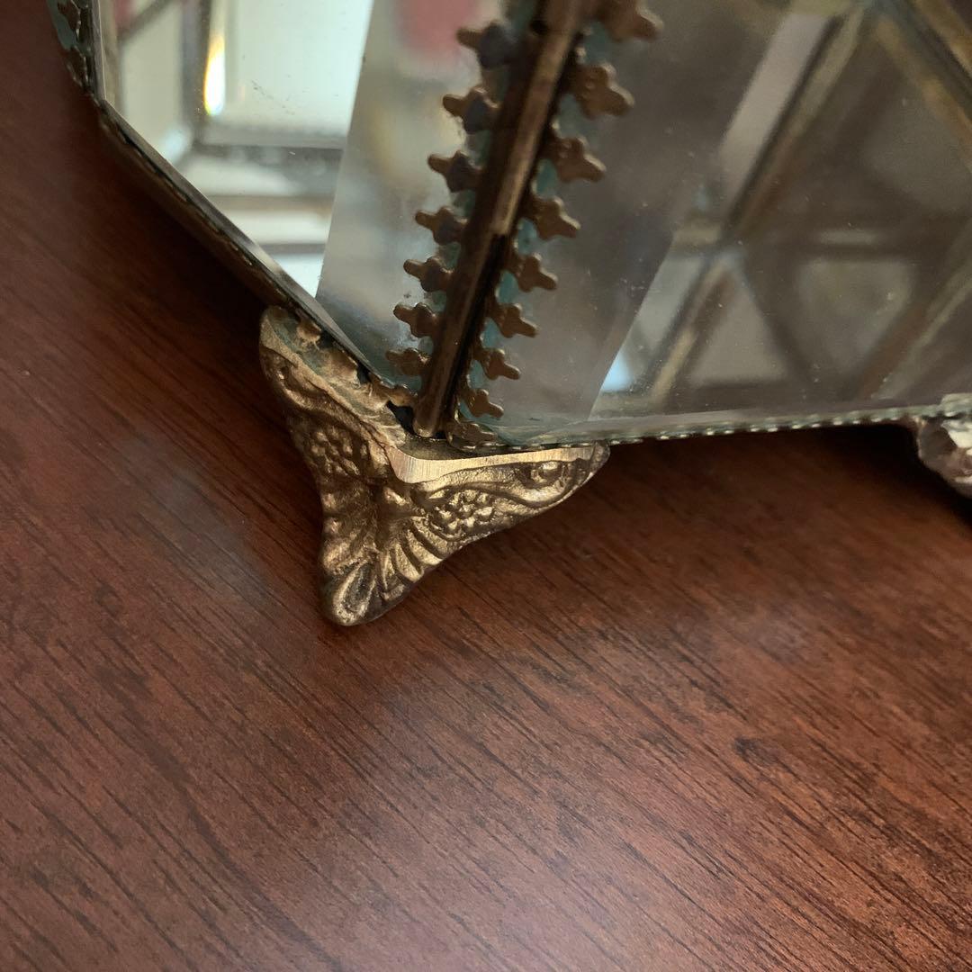 ガラスと真鍮の2段ロココジュエリーボックス