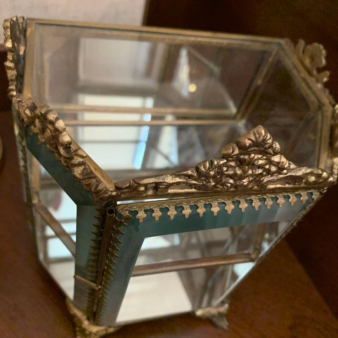 ガラスと真鍮の2段ロココジュエリーボックス