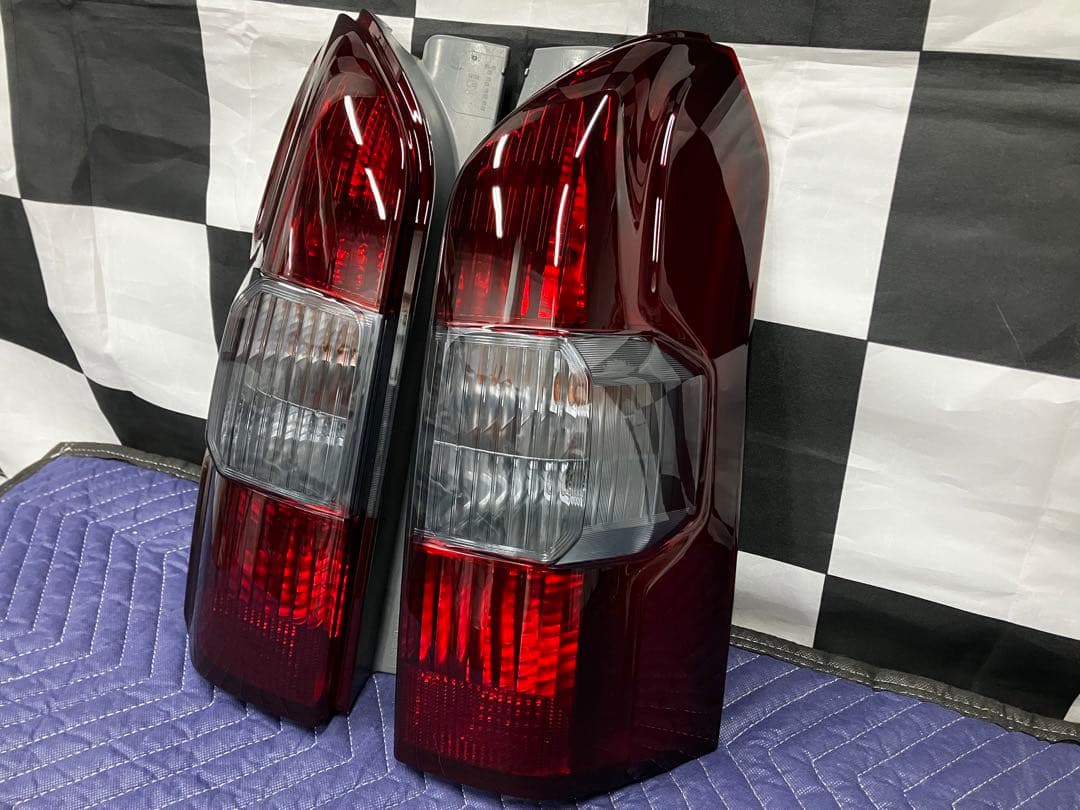美品！！160 プロボックス純正テール サクシード 左右テールランプ