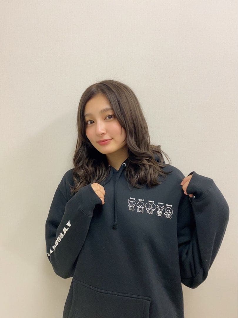 吉川愛 パーカー