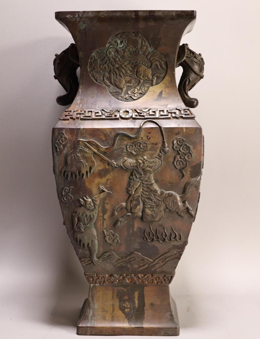 BK443　中国古玩　大明洪武 工部監造　象耳銅製花瓶 壺 箱付　高さ47.9㎝