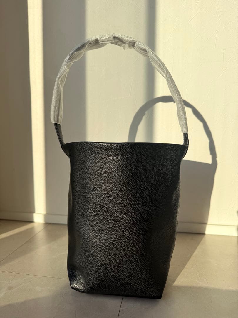 久々出品＊新品未使用＊【ブラックトート バッグ THEROW ロゴ付き】 ＞