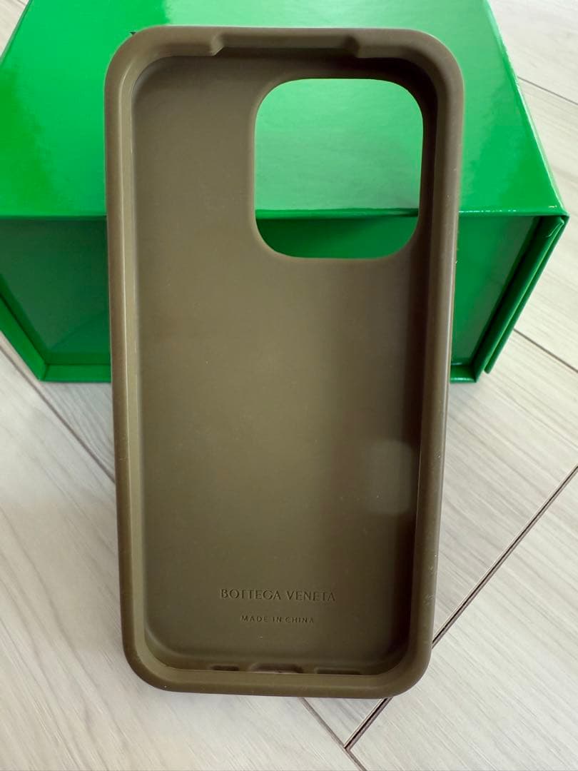 Bottega Veneta iPhone16Pro用ケース オリーブグリーン