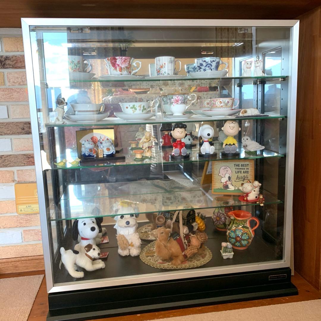 【取りに来て下さる方】インテリアガラスケース　　飾り棚　棚の高さ変更可能