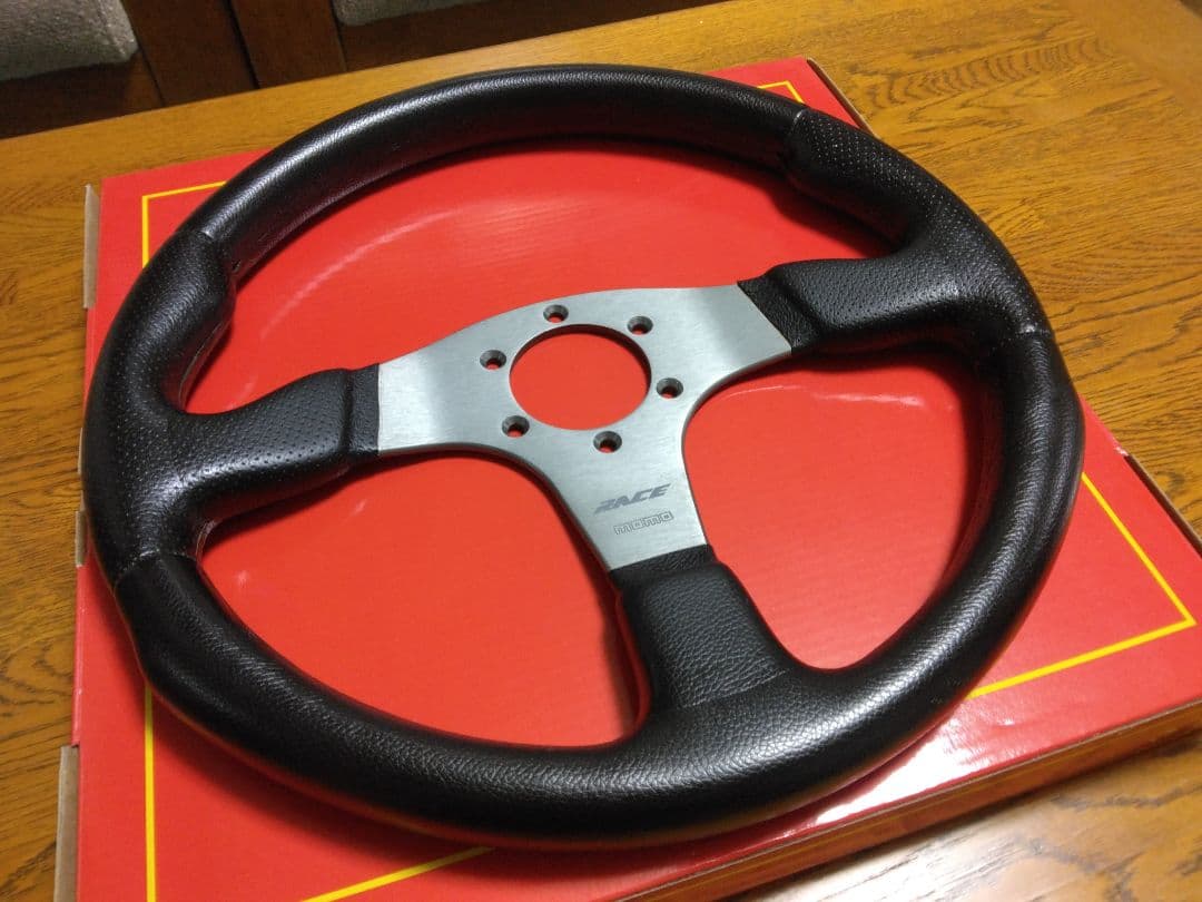 MOMO RACE 35㎝　中古　モモ　レース ステアリング
