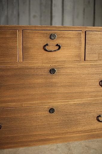 古く味のある木製の引き出し5杯　チェスト　昭和レトロ　タンス　古家具　古民家