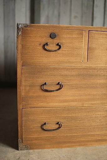 古く味のある木製の引き出し5杯　チェスト　昭和レトロ　タンス　古家具　古民家