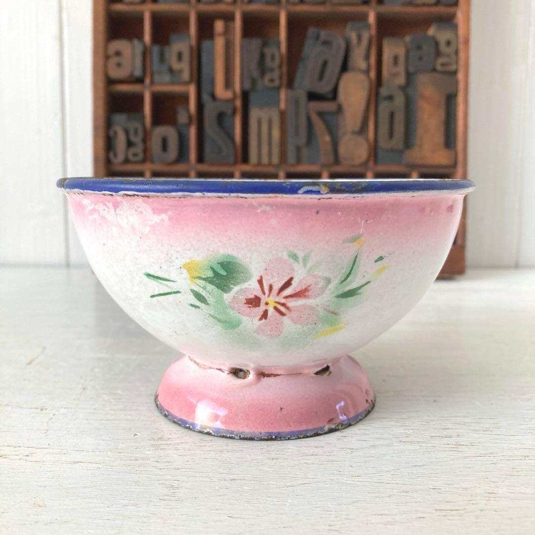 ぷ*い様 フランスアンティーク☘️ホーロー レア ピンク花柄トレイ ボウル