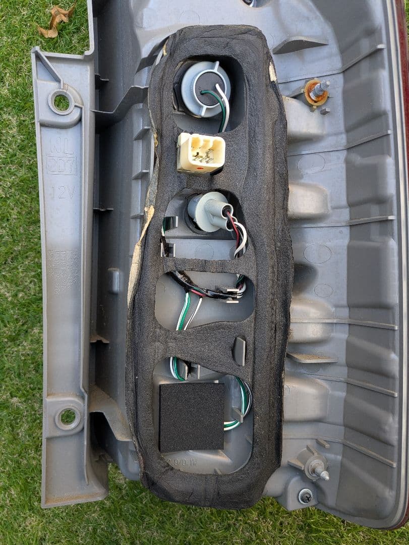 ノア70純正テールランプ（左側）