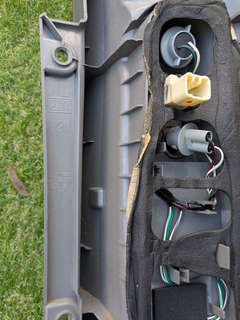 ノア70純正テールランプ（左側）