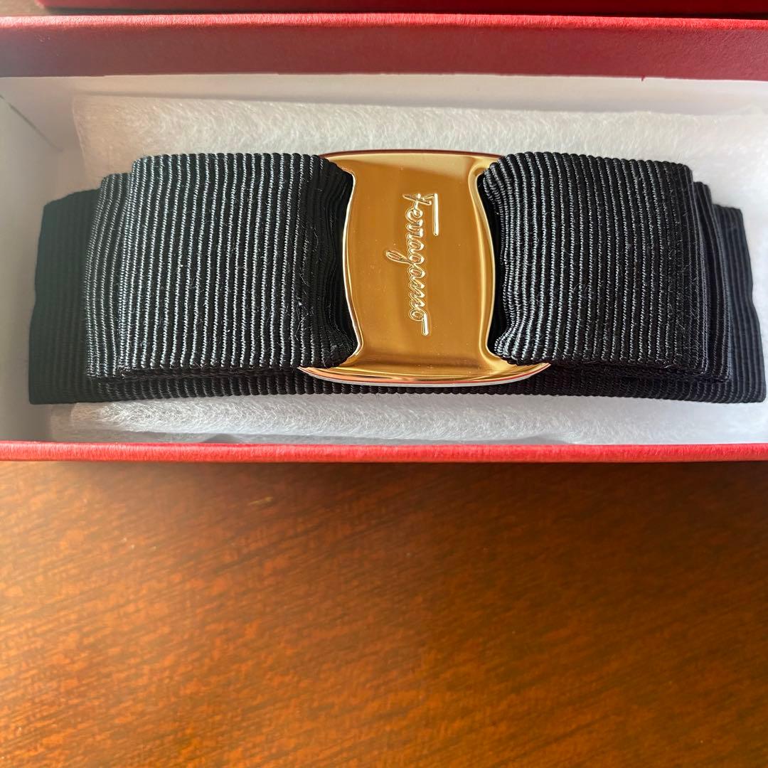 Salvatore Ferragamo フェラガモ　バレッタ　☆黒×ゴールド