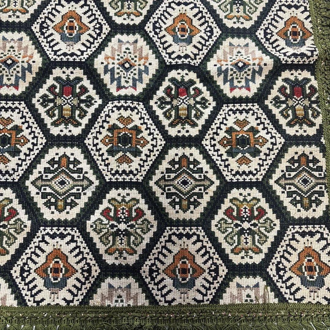 ヴィンテージ　絨毯　レトロ　ラグ　カーペット