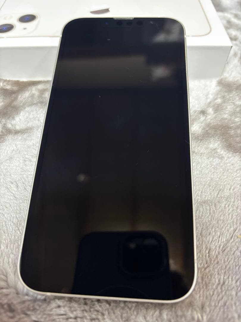 iPhone 13 128GB Starlight（スターライト）本体