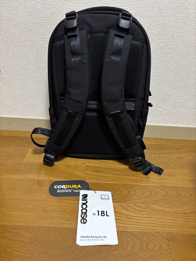 Incase TRACKS Backpack 18L ブラック　新品
