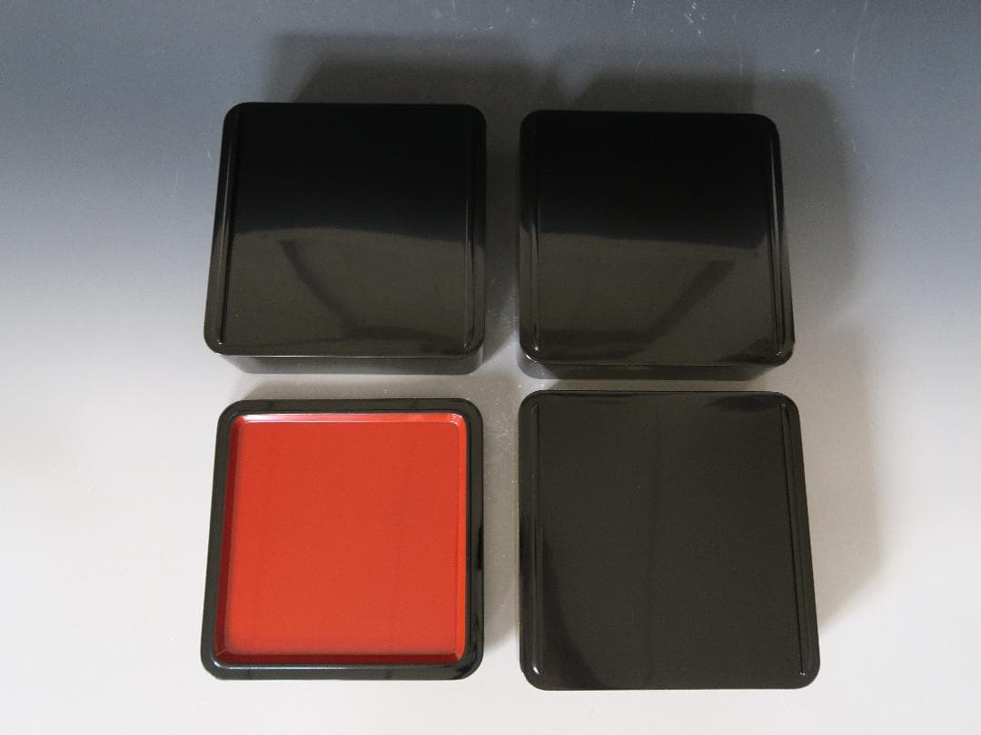 【輪島塗】亀甲松沈金 三段重 重台 天然木 共箱 亀甲松沈金 吸物椀 六客 箱無