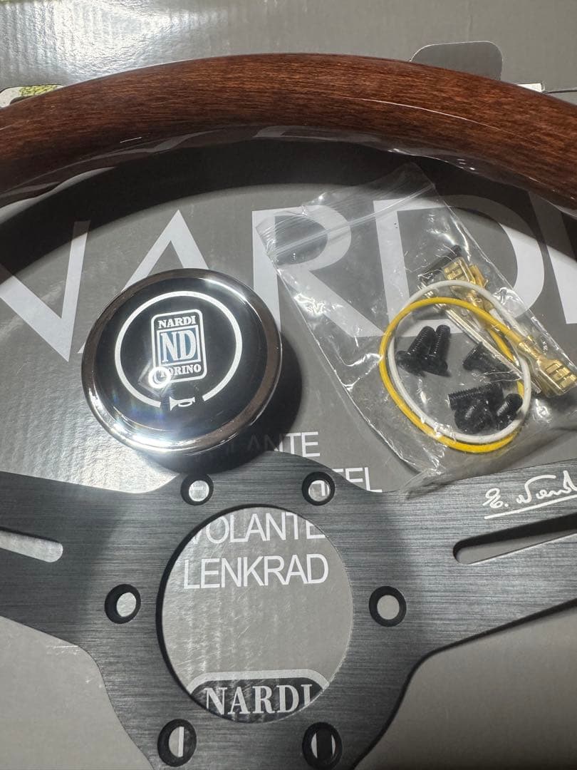 車ウッドステアリング年末超特価❣️