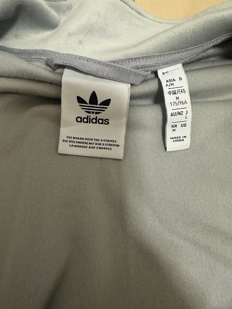 1月7日まで値下げ中‼️adidas トラックジャケット　ジャージ　ベロアグレー