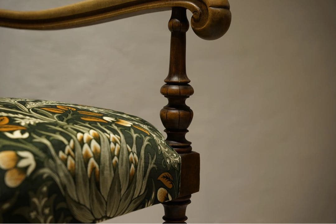 イギリスアンティーク　アームチェア　ヴィクトリアン様式WilliamMorris