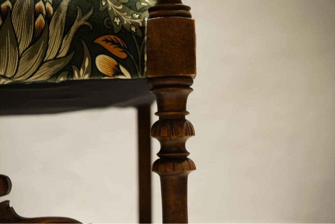 イギリスアンティーク　アームチェア　ヴィクトリアン様式WilliamMorris