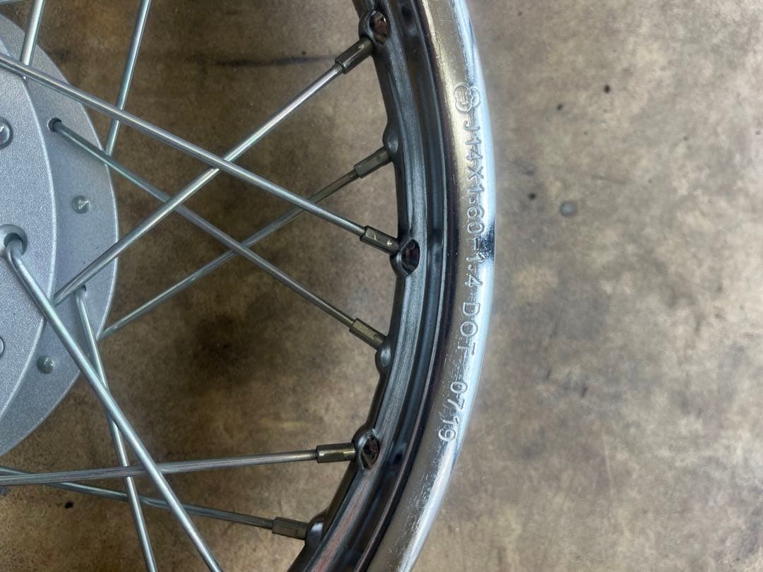 2.75-14 タイヤホイール　カブAA04 JA10 AA08 JA43 カブ