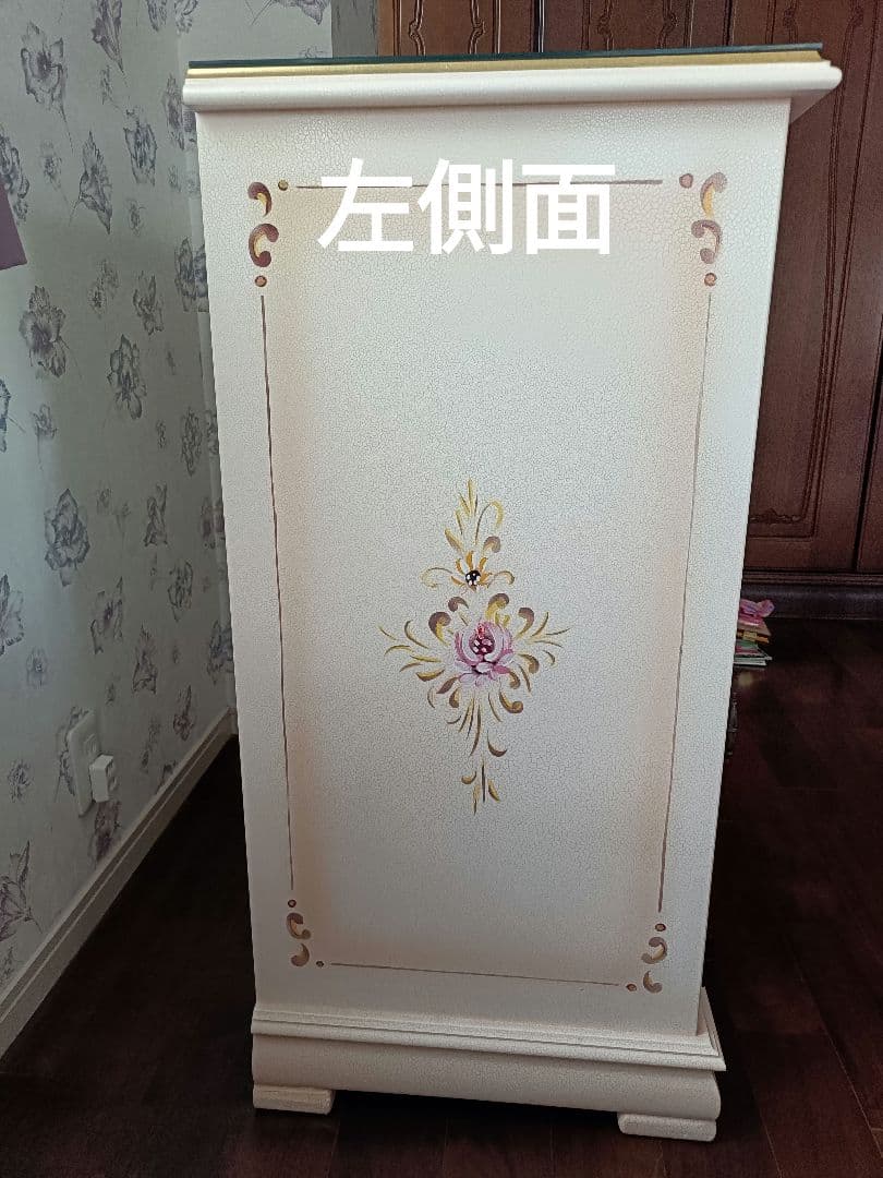 ロココ調　キャビネット　ガラス天板付