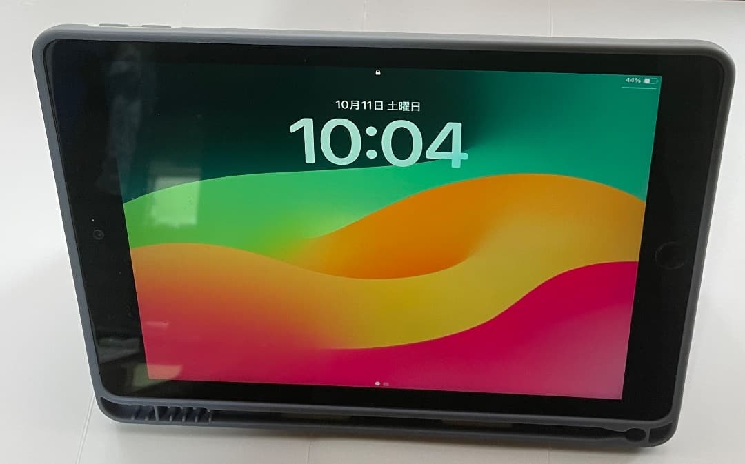 Wi-Fi版 iPad 第6世代 32GB スペースグレイ カバーとアンテナ付き