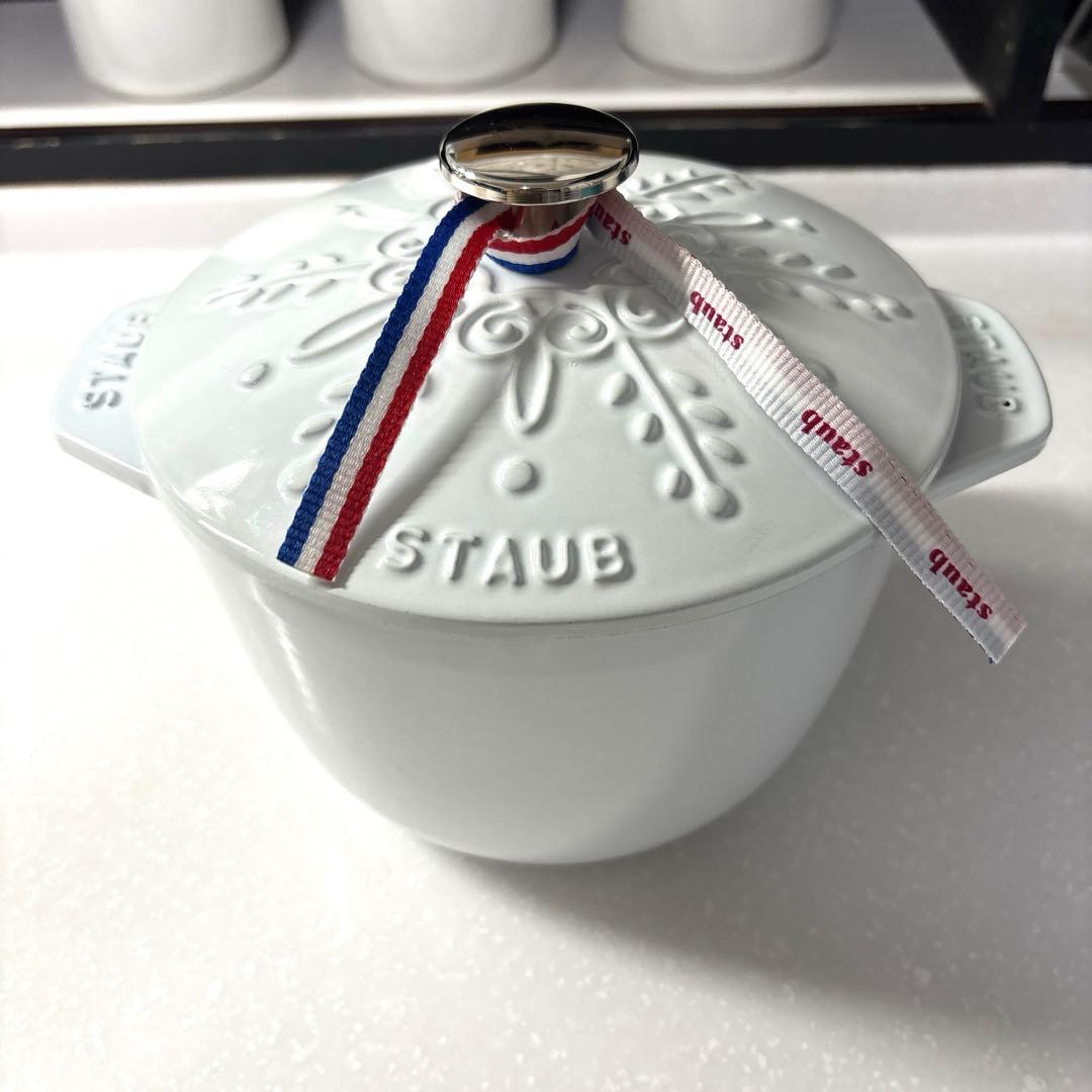 ストウブ　ココハン　スノーフレーク　Mサイズ